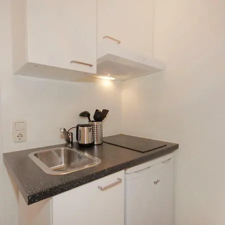 Apartment Studio Glasmalerei-2